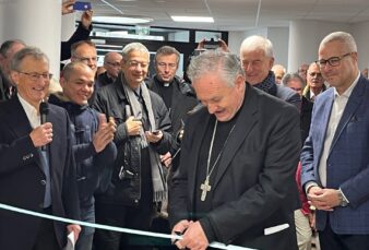 <strong></noscript>Des Nouveaux locaux plus grands pour la paroisse : Inauguration de la nouvelle Maison paroissiale de Notre Dame du Val à Bussy St Georges</strong>