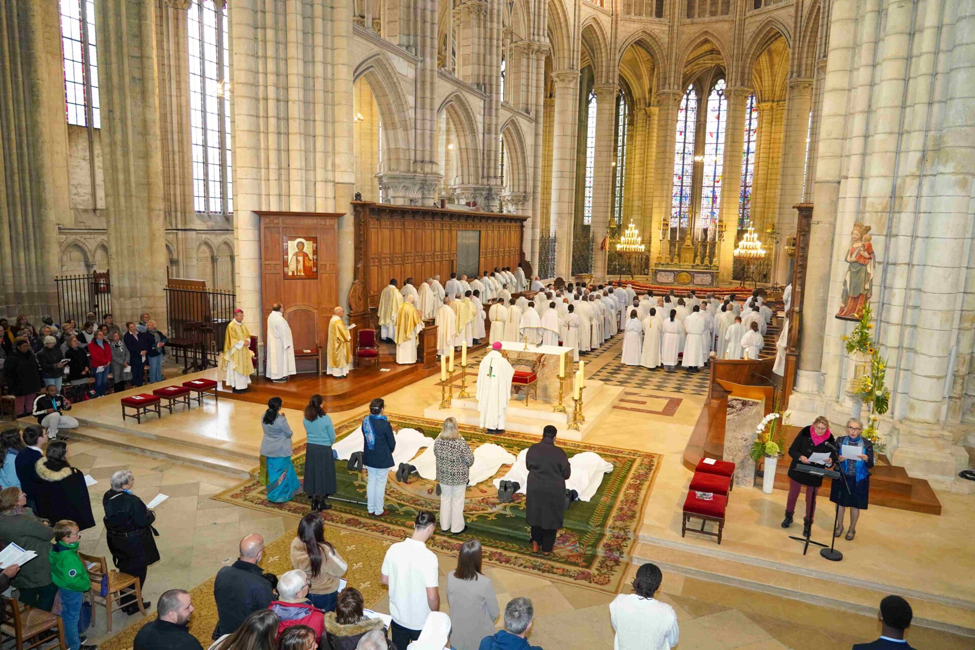 Dimanche 6 octobre : célébration de l’ordination des six diacres permanents