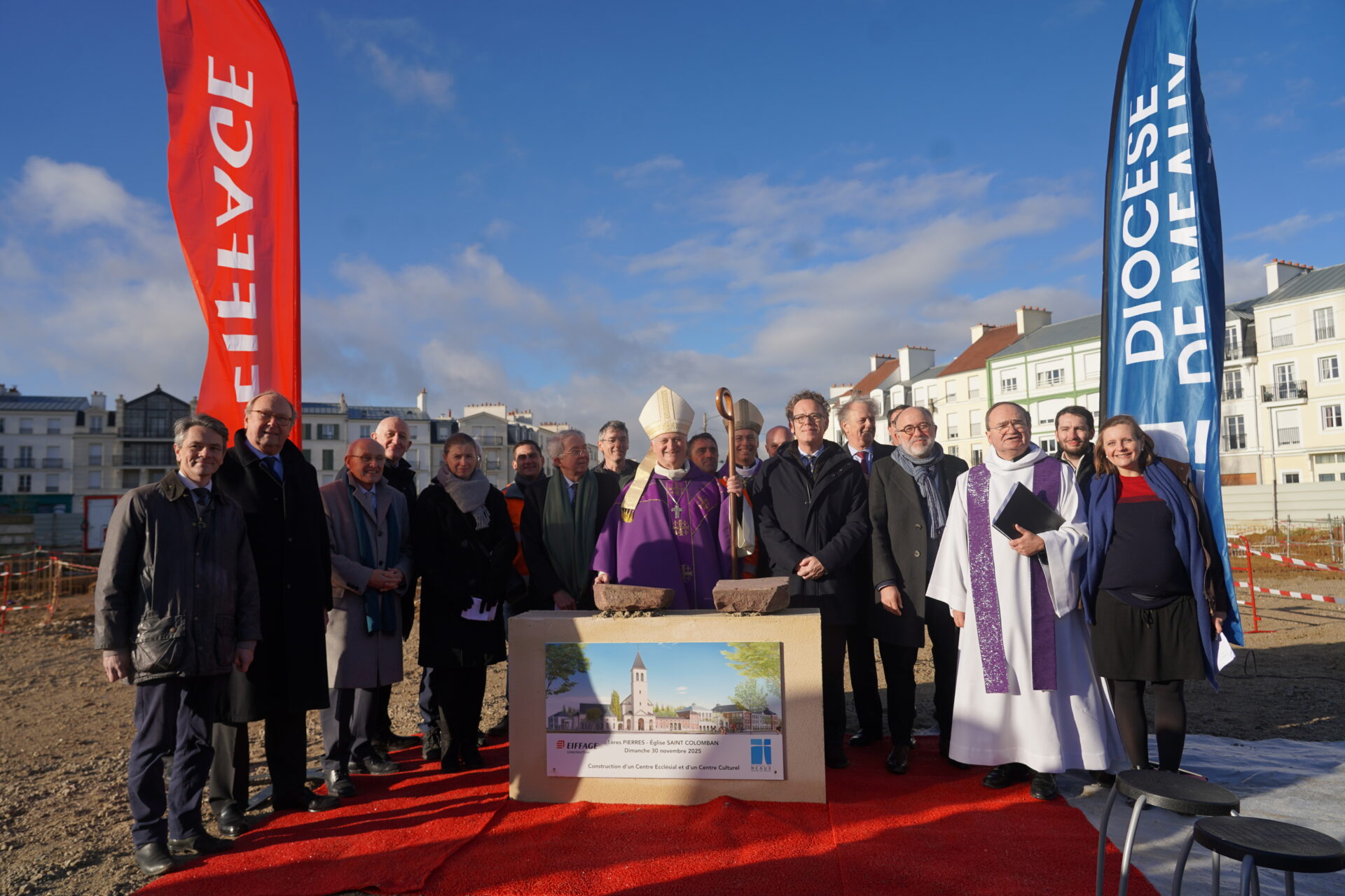 Pose des premières pierres de l’église Saint-Colomban à Serris