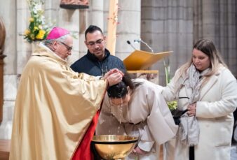 780 visages tournés vers le Christ